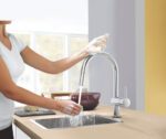 Сенсорний змішувач для кухні з висувним виливом Grohe Minta Touch (31358DC2)